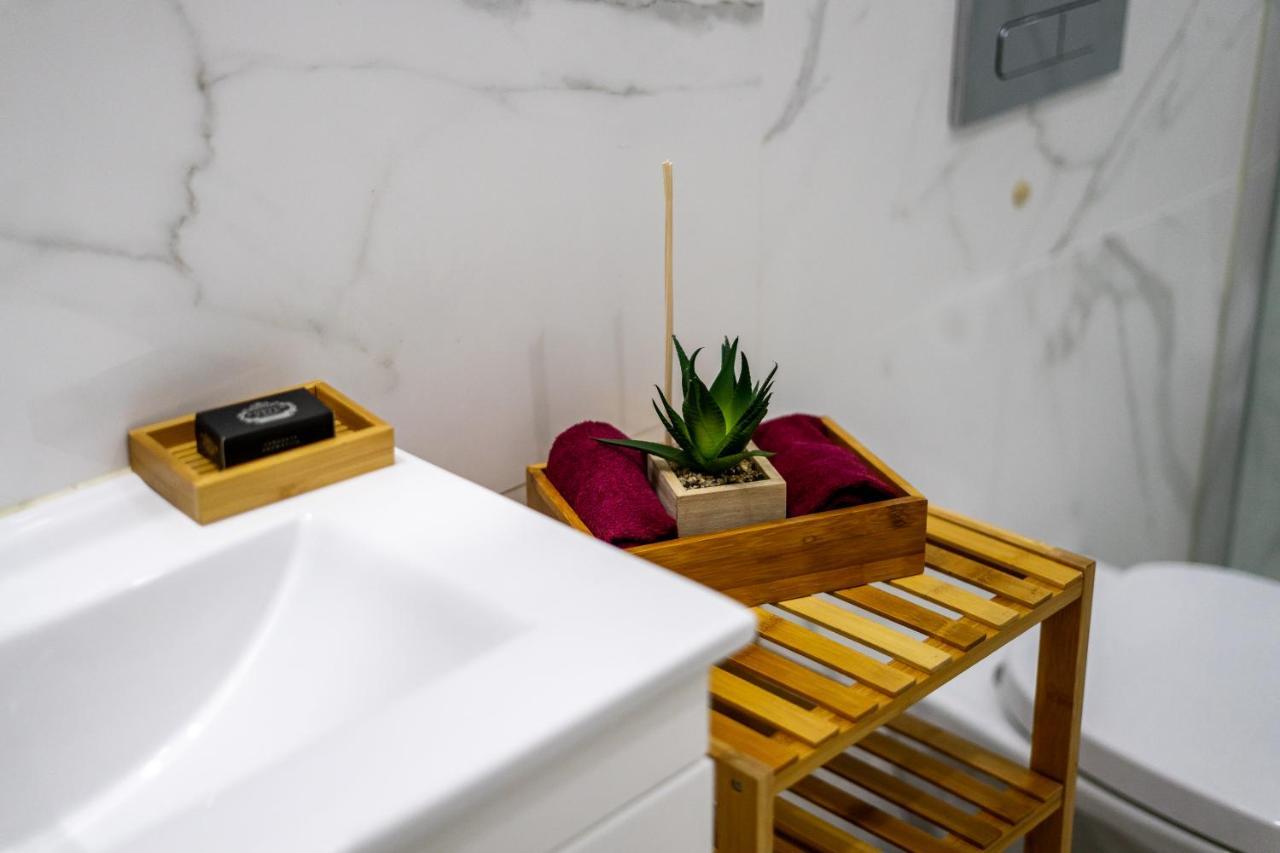 Apartament Mouzinho 129 - Medronheiro & Oliveira *